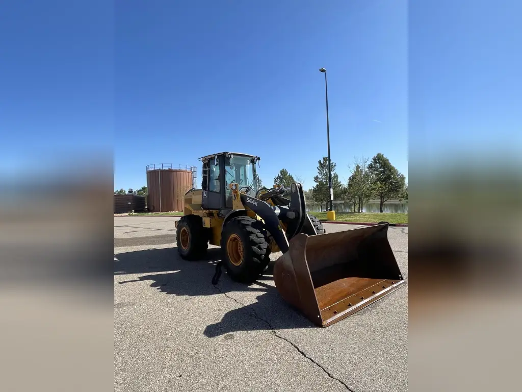 DEERE loader for sale in Cairo, DEERE 544K model 2011 available in Cairo, the best site for selling trucks and heavy equipment in Egypt