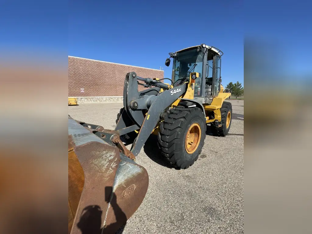 DEERE loader for sale in Cairo, DEERE 544K model 2011 available in Cairo, the best site for selling trucks and heavy equipment in Egypt