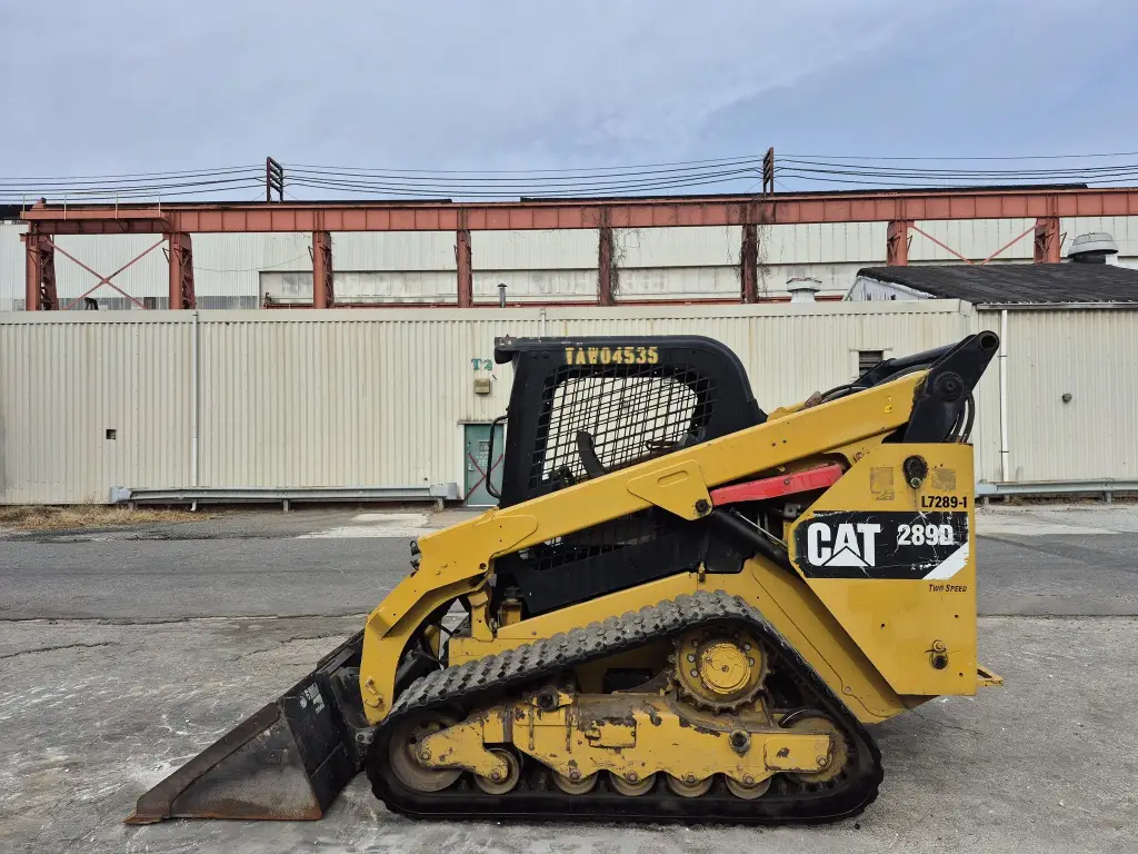 CATERPILLAR skid loader, Bobcat for sale in Cairo, CATERPILLAR 289Ds model 2016, located in Cairo, the best site for selling trucks and heavy equipment in Egypt