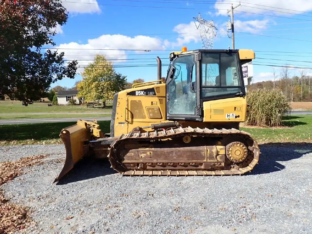 CATERPILLAR bulldozer for sale in Mansoura, CATERPILLAR D5K2 model 2015 located in Mansoura, the best site for selling trucks and heavy equipment in Egypt