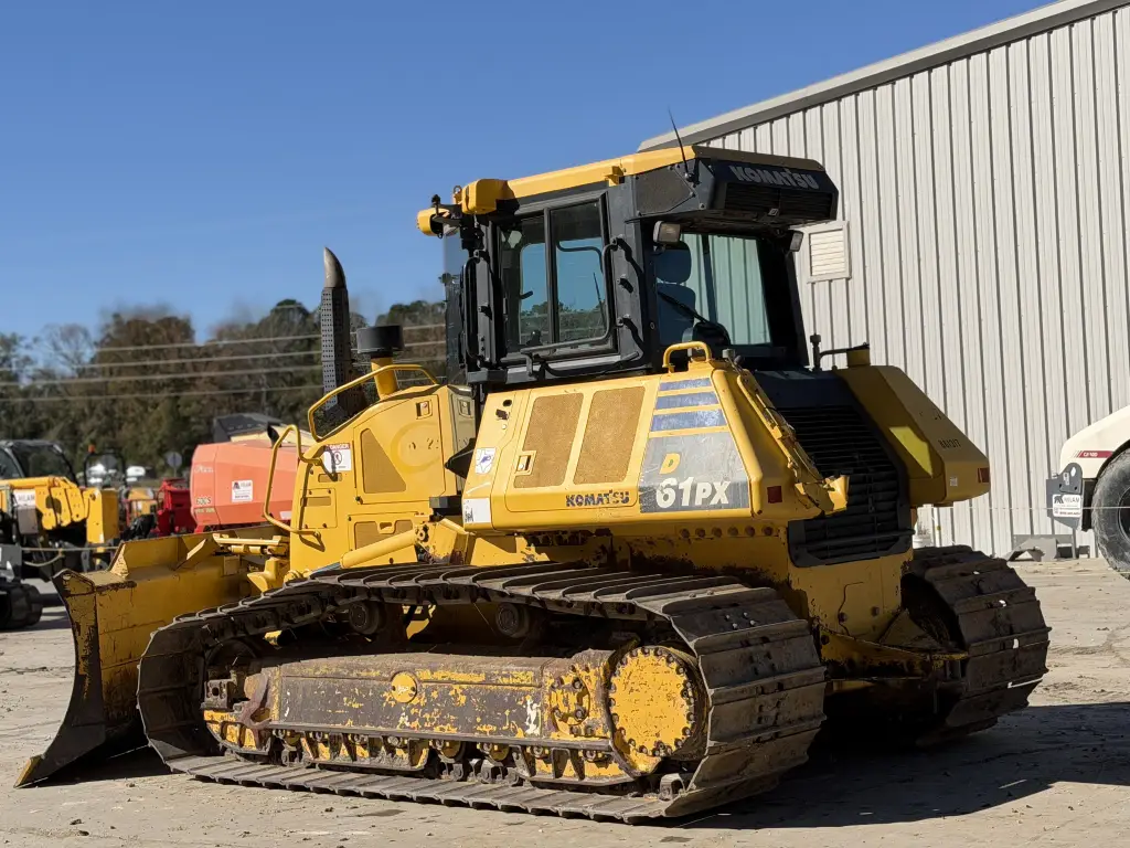 بلدوزر KOMATSU للبيع في المنصورة, KOMATSU D61PX موديل 2020 تواجد المنصورة, أفضل موقع لبيع الشاحنات والمعدات الثقيلة في مصر