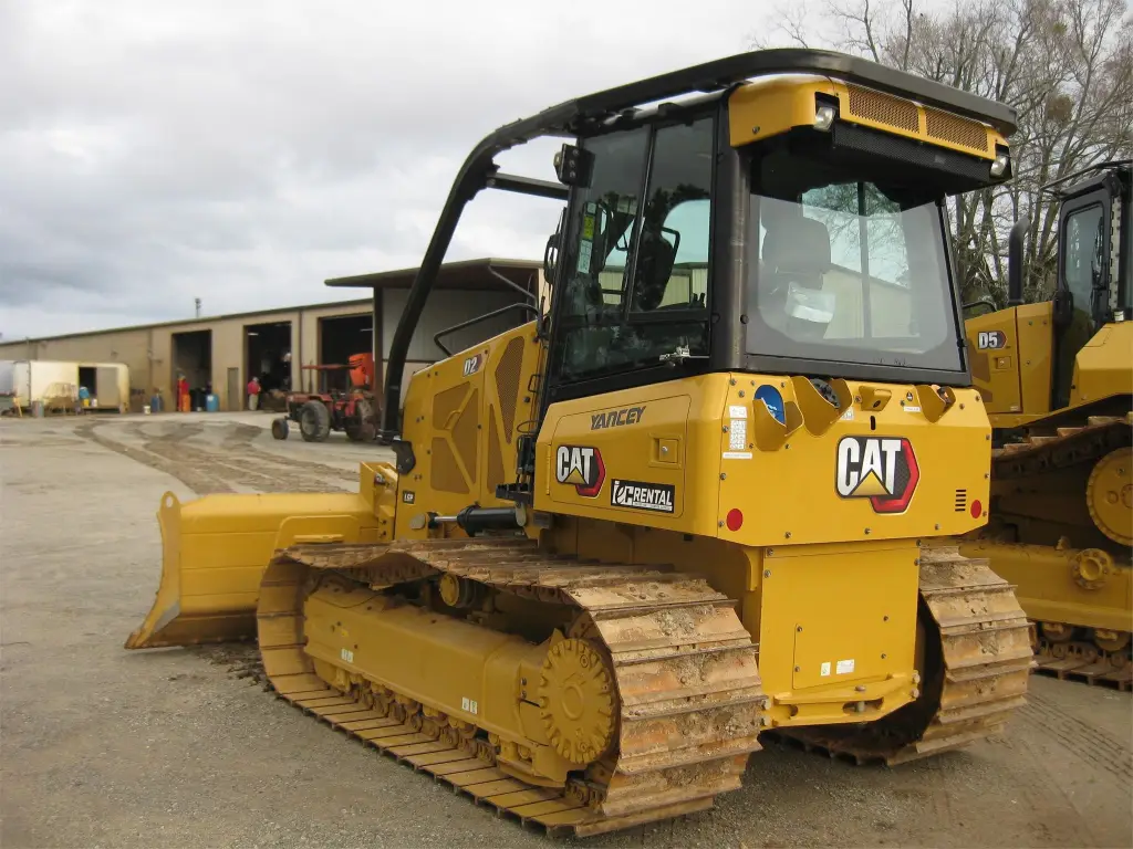 بلدوزر CATERPILLAR للبيع في المنصورة, CATERPILLAR D2 LGPs موديل 2021 تواجد المنصورة, أفضل موقع لبيع الشاحنات والمعدات الثقيلة في مصر