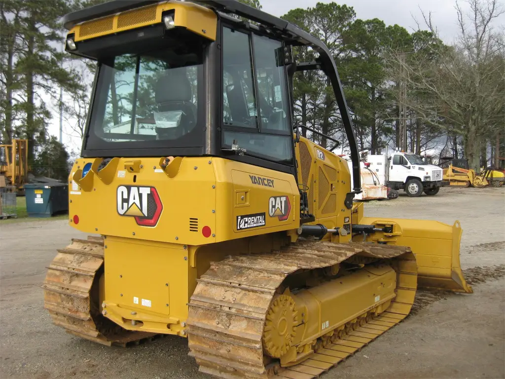 بلدوزر CATERPILLAR للبيع في المنصورة, CATERPILLAR D2 LGPs موديل 2021 تواجد المنصورة, أفضل موقع لبيع الشاحنات والمعدات الثقيلة في مصر
