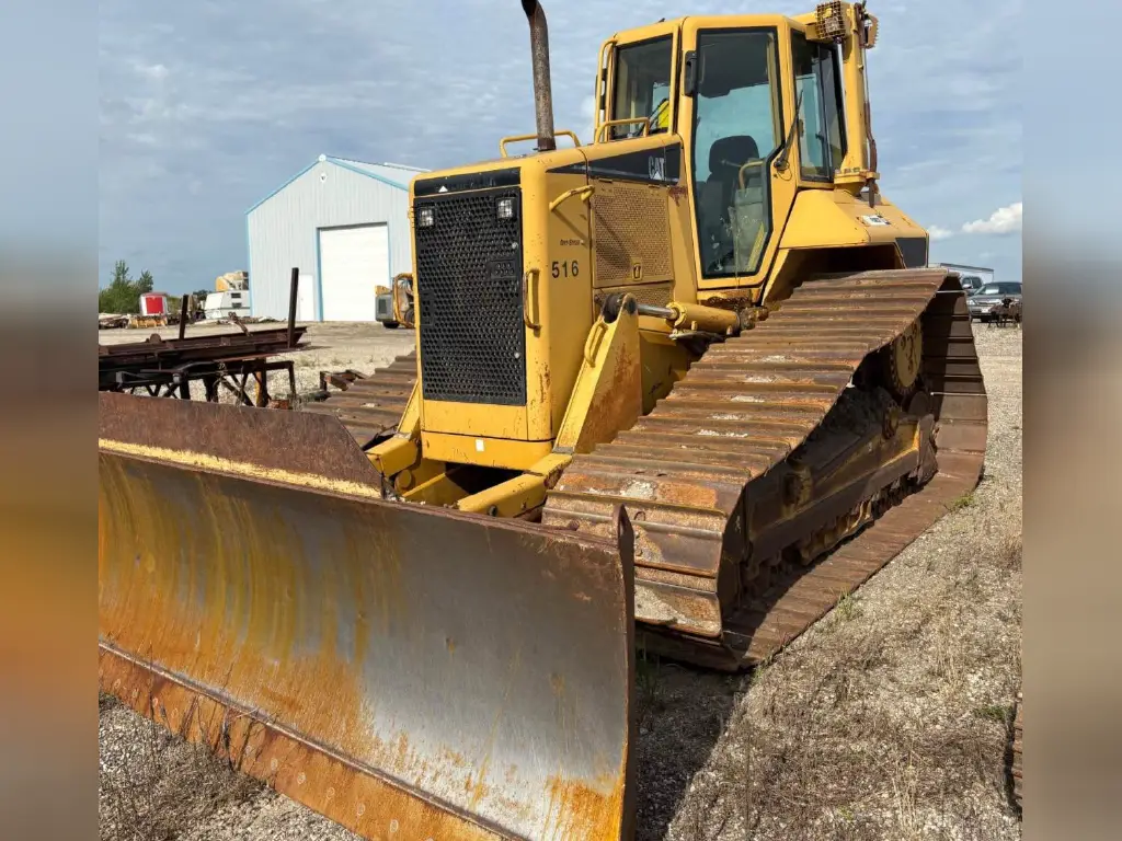 بلدوزر Caterpillar للبيع في المنصورة, Caterpillar D6N موديل 2007 تواجد المنصورة, أفضل موقع لبيع الشاحنات والمعدات الثقيلة في مصر