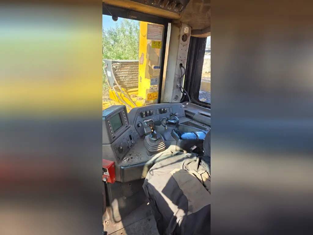 بلدوزر Caterpillar للبيع في اسيوط, Caterpillar D10Ts موديل 2013 تواجد اسيوط, أفضل موقع لبيع الشاحنات والمعدات الثقيلة في مصر