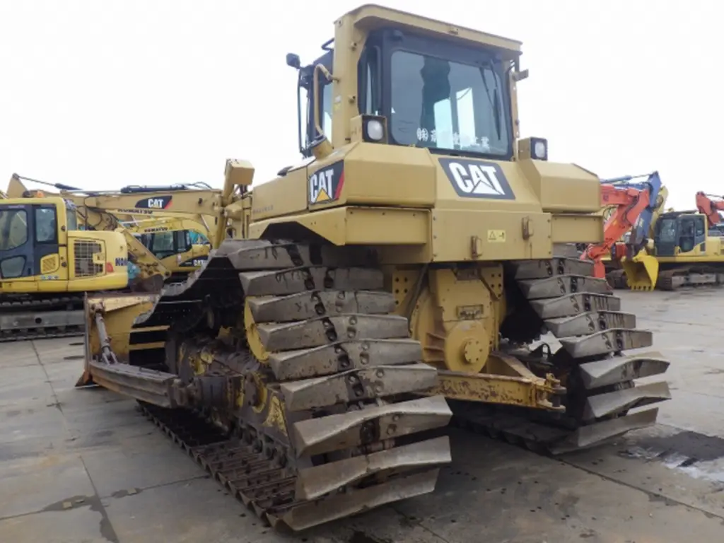 بلدوزر CATERPILLAR للبيع في القاهرة, CATERPILLAR D6R موديل 2012 تواجد القاهرة, أفضل موقع لبيع الشاحنات والمعدات الثقيلة في مصر