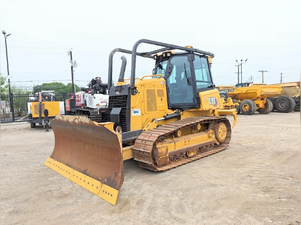 CATERPILLAR Bulldozer for sale in Cairo, CATERPILLAR D6R model 2020 available in Cairo, the best site for selling trucks and heavy equipment in Egypt