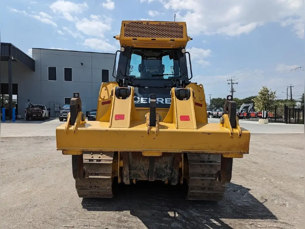 DEERE bulldozer for sale in Cairo, DEERE 750K model 2020 available in Cairo, the best site for selling trucks and heavy equipment in Egypt