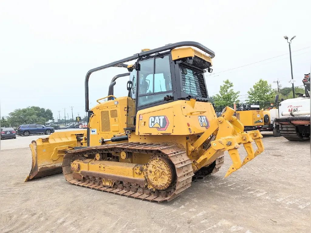 CATERPILLAR bulldozer for sale in Cairo, CATERPILLAR D4 model 2020 available in Cairo, the best site for selling trucks and heavy equipment in Egypt