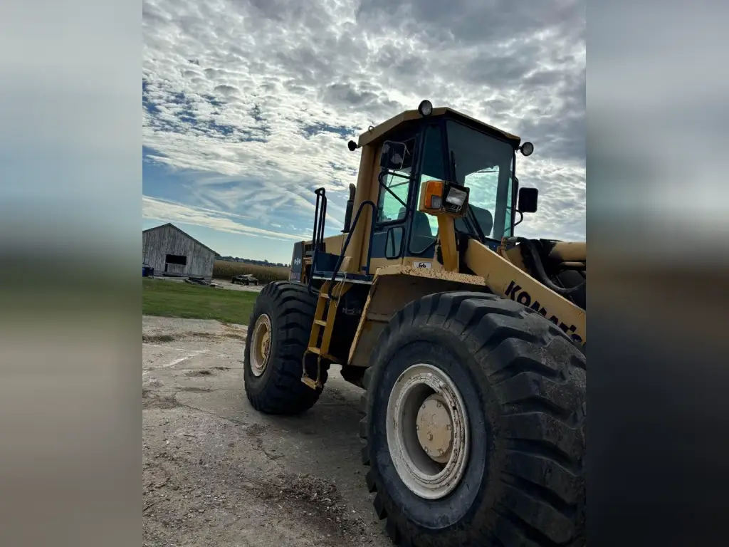 لودر Komatsu للبيع في القاهرة, Komatsu WA470s موديل 1991 تواجد القاهرة, أفضل موقع لبيع الشاحنات والمعدات الثقيلة في مصر