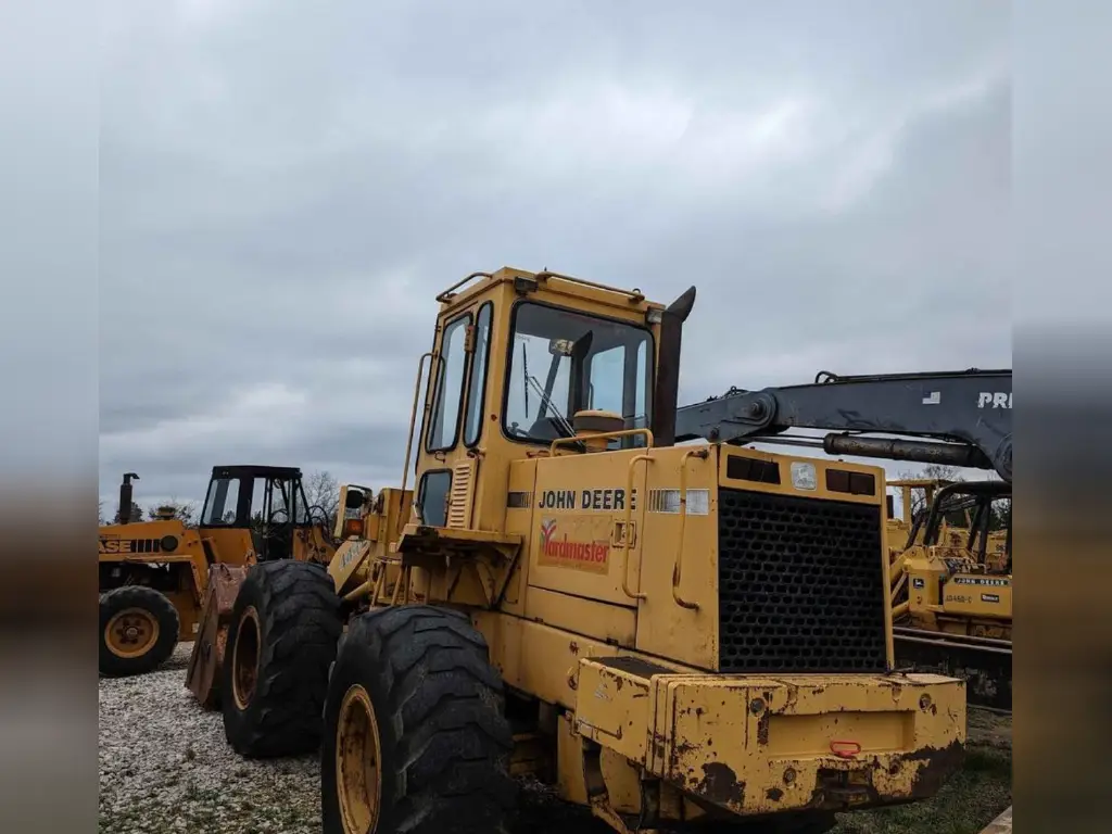 لودر Deere للبيع في القاهرة, Deere 444Es موديل 1989 تواجد القاهرة, أفضل موقع لبيع الشاحنات والمعدات الثقيلة في مصر
