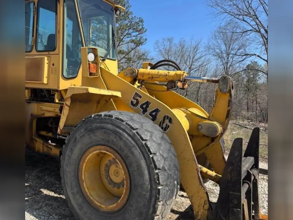 لودر Deere للبيع في القاهرة, Deere 544G موديل 1994 تواجد القاهرة, أفضل موقع لبيع الشاحنات والمعدات الثقيلة في مصر
