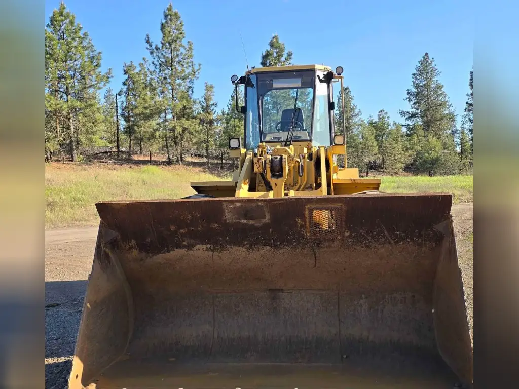 Caterpillar loader for sale in Cairo, Caterpillar 950F model 1995 located in Cairo, the best site for selling trucks and heavy equipment in Egypt