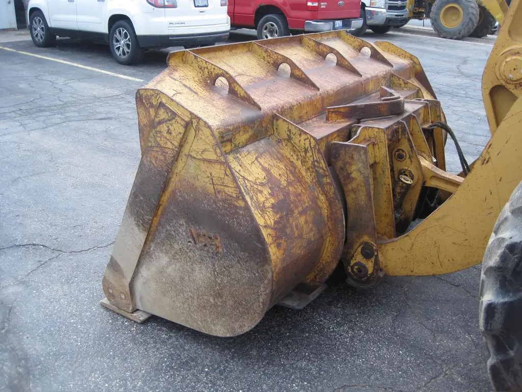 CASE loader for sale in Cairo, CASE 621Bs model 1995 available in Cairo, the best site for selling trucks and heavy equipment in Egypt