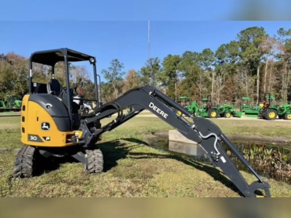 Deere excavator for sale in Cairo, Deere 30 model 2024 available in Cairo, the best site for selling trucks and heavy equipment in Egypt