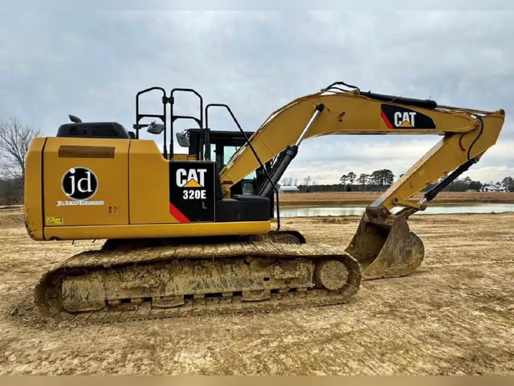 حفار CATERPILLAR للبيع في القاهرة, CATERPILLAR 320EL موديل 2008 تواجد القاهرة, أفضل موقع لبيع الشاحنات والمعدات الثقيلة في مصر