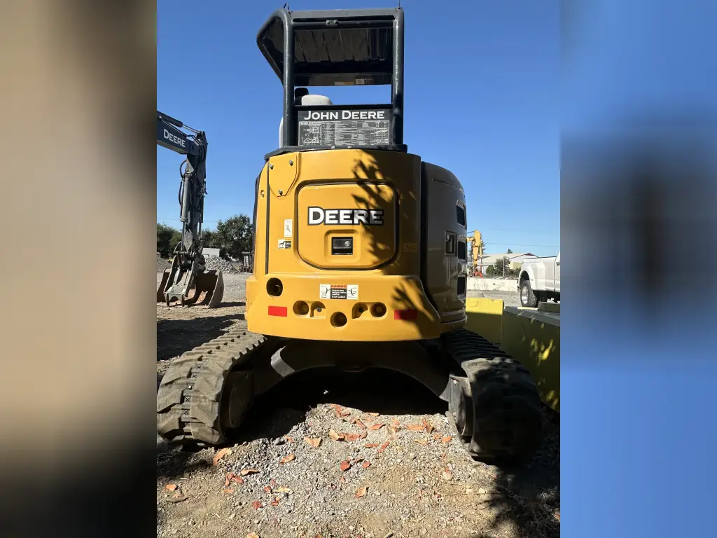 حفار Deere للبيع في القاهرة, Deere 35 موديل 2019 تواجد القاهرة, أفضل موقع لبيع الشاحنات والمعدات الثقيلة في مصر