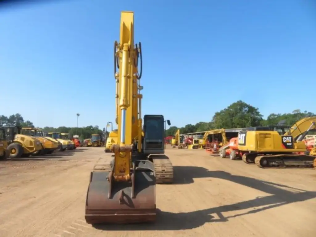 حفار KOBELCO للبيع في القاهرة, KOBELCO SK300 موديل 2018 تواجد القاهرة, أفضل موقع لبيع الشاحنات والمعدات الثقيلة في مصر