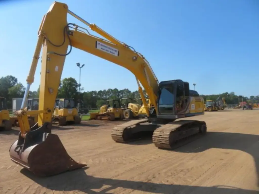 حفار KOBELCO للبيع في القاهرة, KOBELCO SK300 موديل 2018 تواجد القاهرة, أفضل موقع لبيع الشاحنات والمعدات الثقيلة في مصر