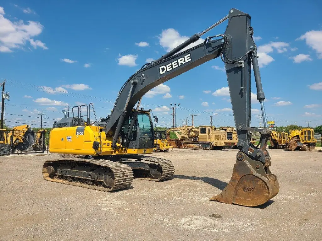 حفار DEERE للبيع في القاهرة, DEERE 210G موديل 2019 تواجد القاهرة, أفضل موقع لبيع الشاحنات والمعدات الثقيلة في مصر