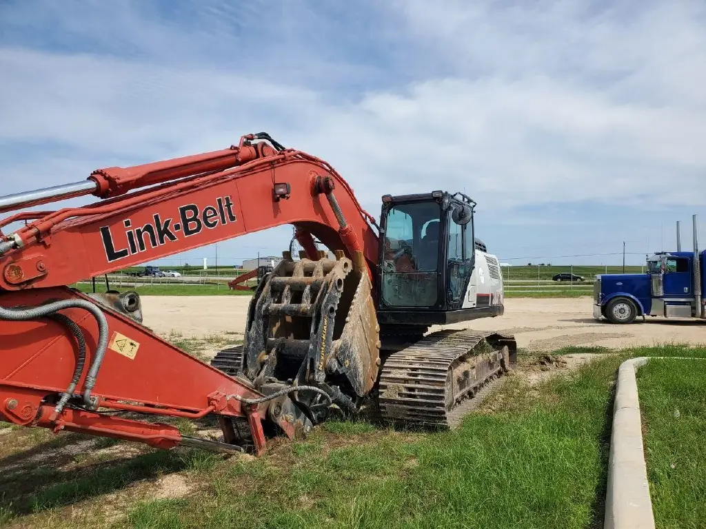 DEERE excavator for sale in Cairo, DEERE 300 model 2019 available in Cairo, the best site for selling trucks and heavy equipment in Egypt