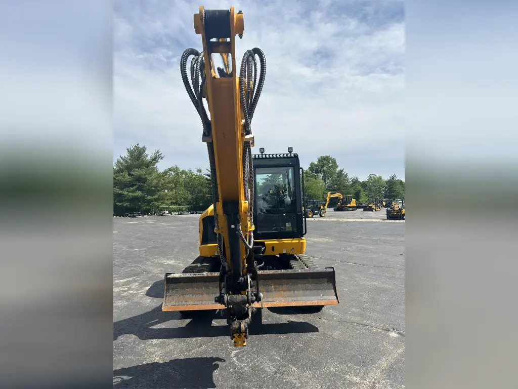 حفار JCB للبيع في المنصورة, JCB 86C موديل 2022 تواجد المنصورة, أفضل موقع لبيع الشاحنات والمعدات الثقيلة في مصر