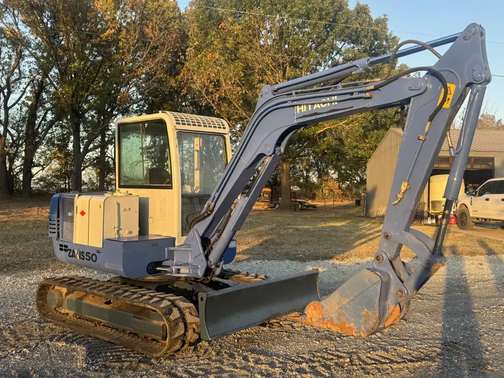 NAGANO Excavator for sale in Mansoura, NAGANO NS45 model 2001 located in Mansoura, the best site for selling trucks and heavy equipment in Egypt