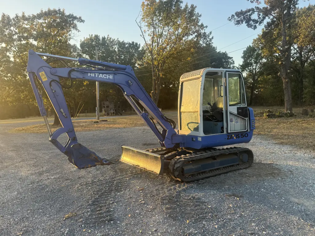 NAGANO Excavator for sale in Mansoura, NAGANO NS45 model 2001 located in Mansoura, the best site for selling trucks and heavy equipment in Egypt
