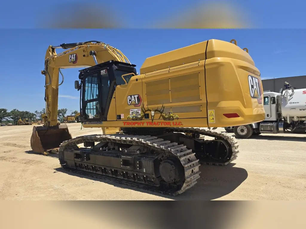 CATERPILLAR excavator for sale in Mansoura, CATERPILLAR 352s, 2023 model, located in Mansoura, the best site for selling trucks and heavy equipment in Egypt