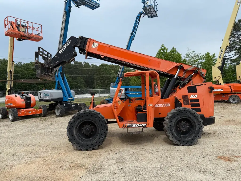 SKY telescopic crane for sale in Cairo, model SKY 8042s 2017, available in Cairo, the best site for selling trucks and heavy equipment in Egypt