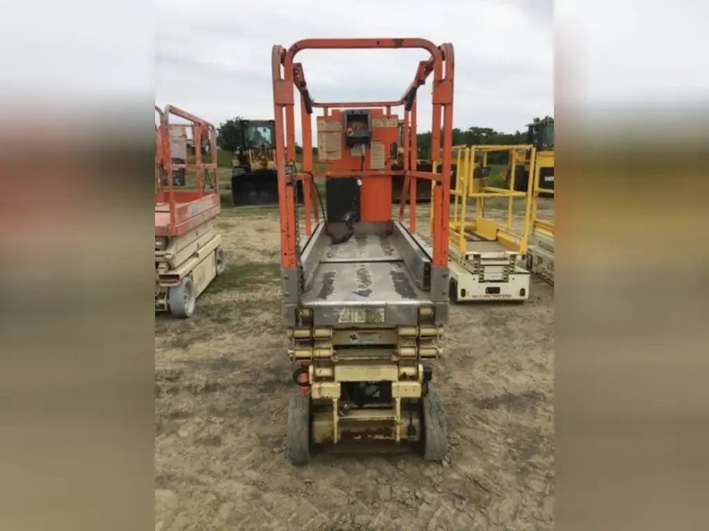 JLG scissor lift for sale in Cairo, JLG 1930Es, 2005 model, located in Giza, the best site for selling trucks and heavy equipment in Egypt