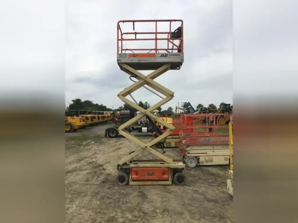 JLG scissor lift for sale in Cairo, JLG 1930Es, 2005 model, located in Giza, the best site for selling trucks and heavy equipment in Egypt