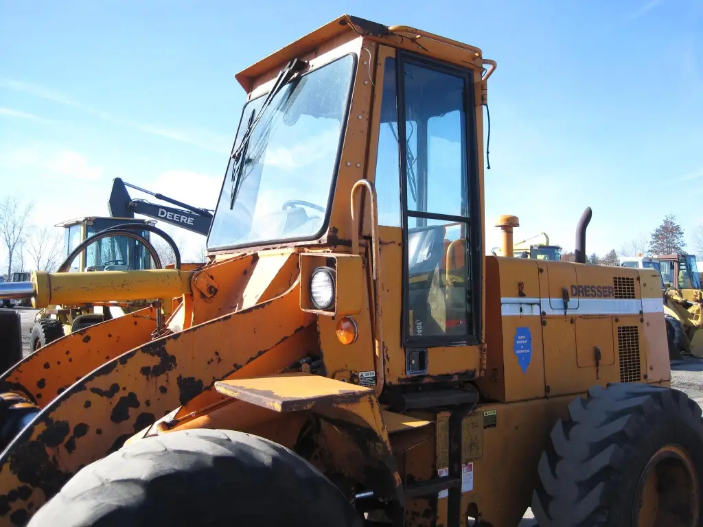 DRESSER loader for sale in Asyut, DRESSER 515Bs model 1988 available in Asyut, the best site for selling trucks and heavy equipment in Egypt