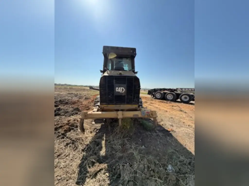 Caterpillar loader for sale in Assiut, Caterpillar 953s model 2022 located in Assiut, the best site for selling trucks and heavy equipment in Egypt