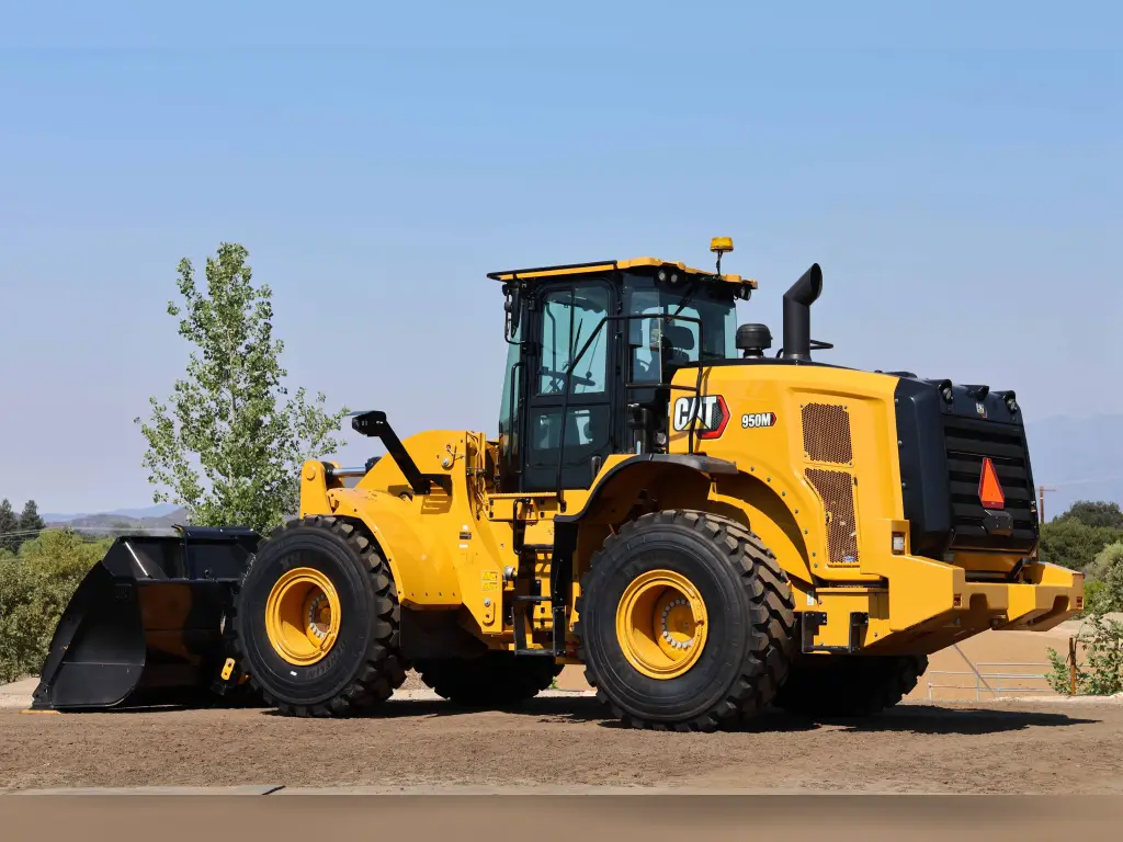 Caterpillar loader for sale in Assiut, Caterpillar 950Ms, 2020 model, located in Assiut, the best site for selling trucks and heavy equipment in Egypt