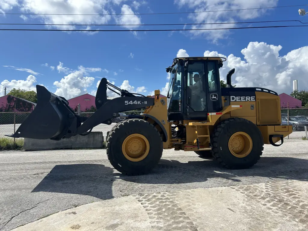 DEERE loader for sale in Asyut, DEERE 544K model 2017 located in Asyut, the best site for selling trucks and heavy equipment in Egypt