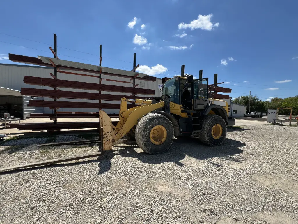 لودر Komatsu للبيع في اسيوط, Komatsu WA-380-8s موديل 2016 تواجد اسيوط, أفضل موقع لبيع الشاحنات والمعدات الثقيلة في مصر