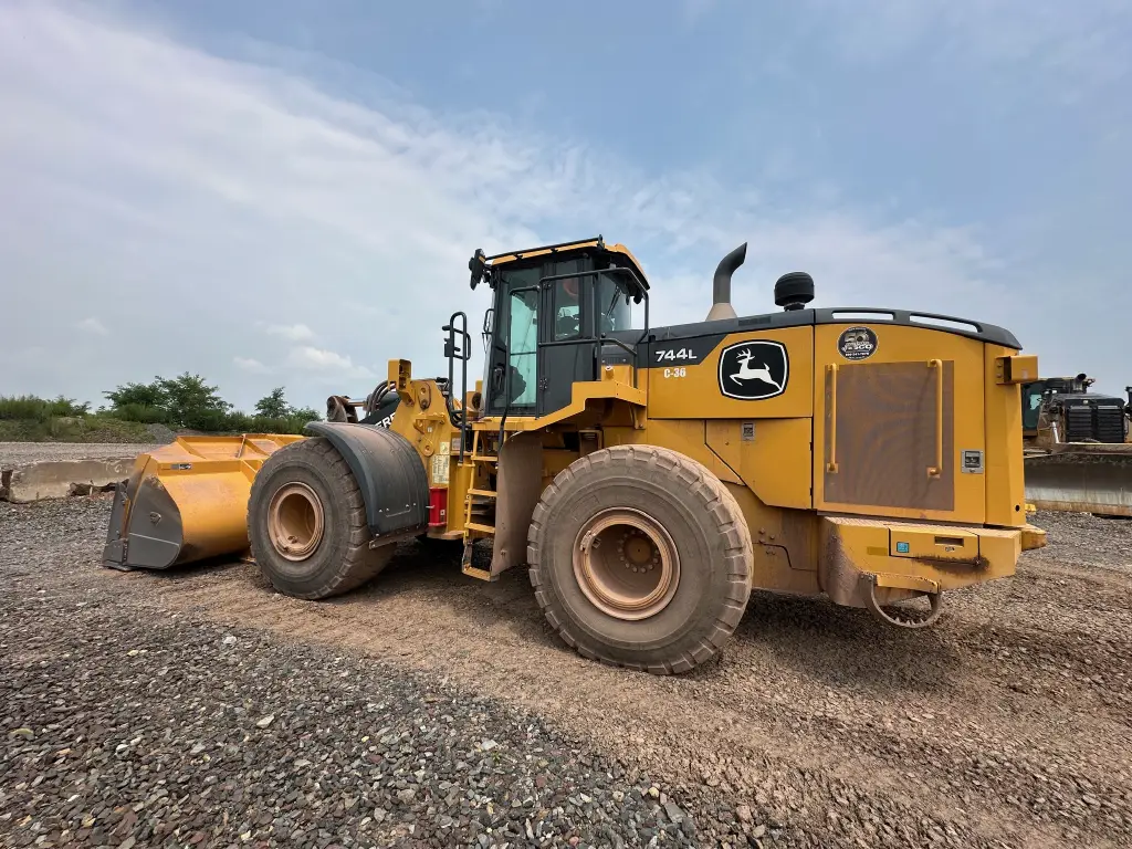 DEERE loader for sale in Asyut, DEERE 744Ls model 2020 available in Asyut, the best site for selling trucks and heavy equipment in Egypt