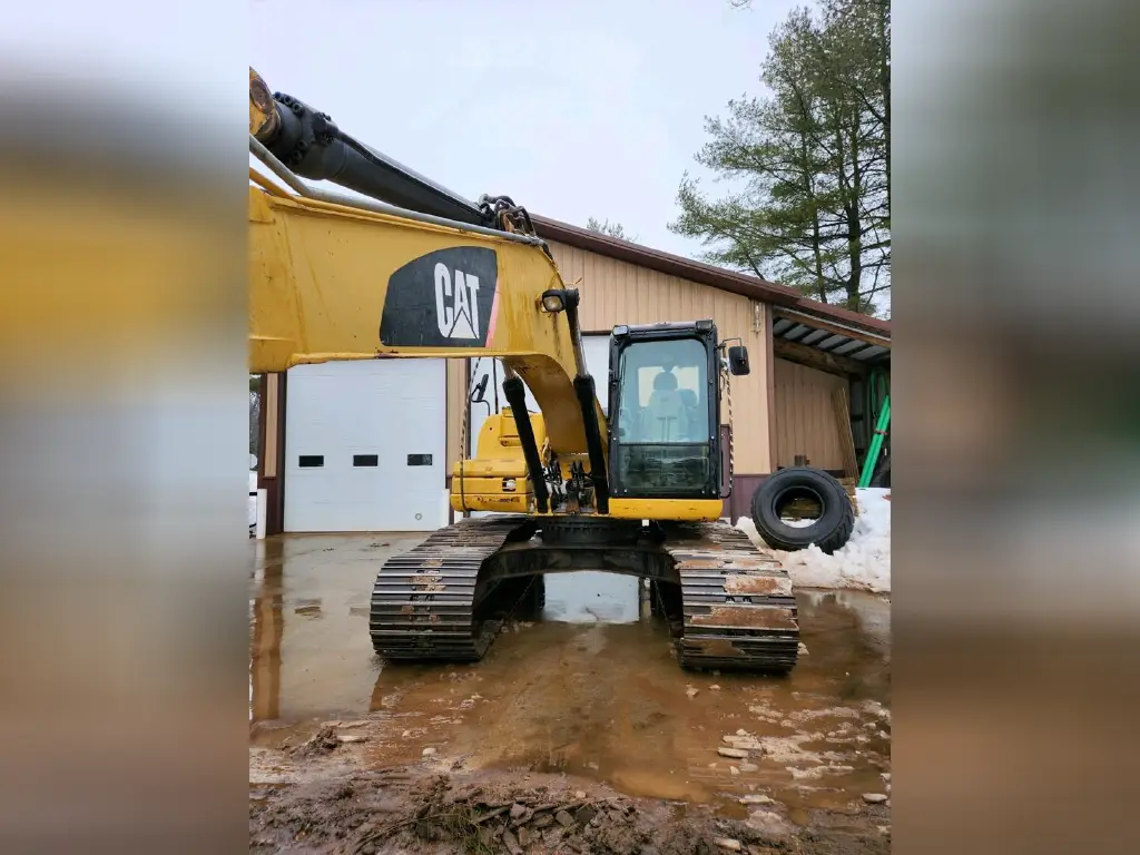 حفار Caterpillar للبيع في اسيوط, Caterpillar 320DLs موديل 2008 تواجد اسيوط, أفضل موقع لبيع الشاحنات والمعدات الثقيلة في مصر