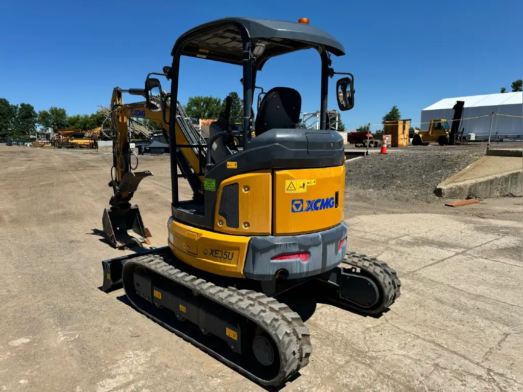 حفار XCMG للبيع في اسيوط, XCMG XE35Us موديل 2021 تواجد اسيوط, أفضل موقع لبيع الشاحنات والمعدات الثقيلة في مصر