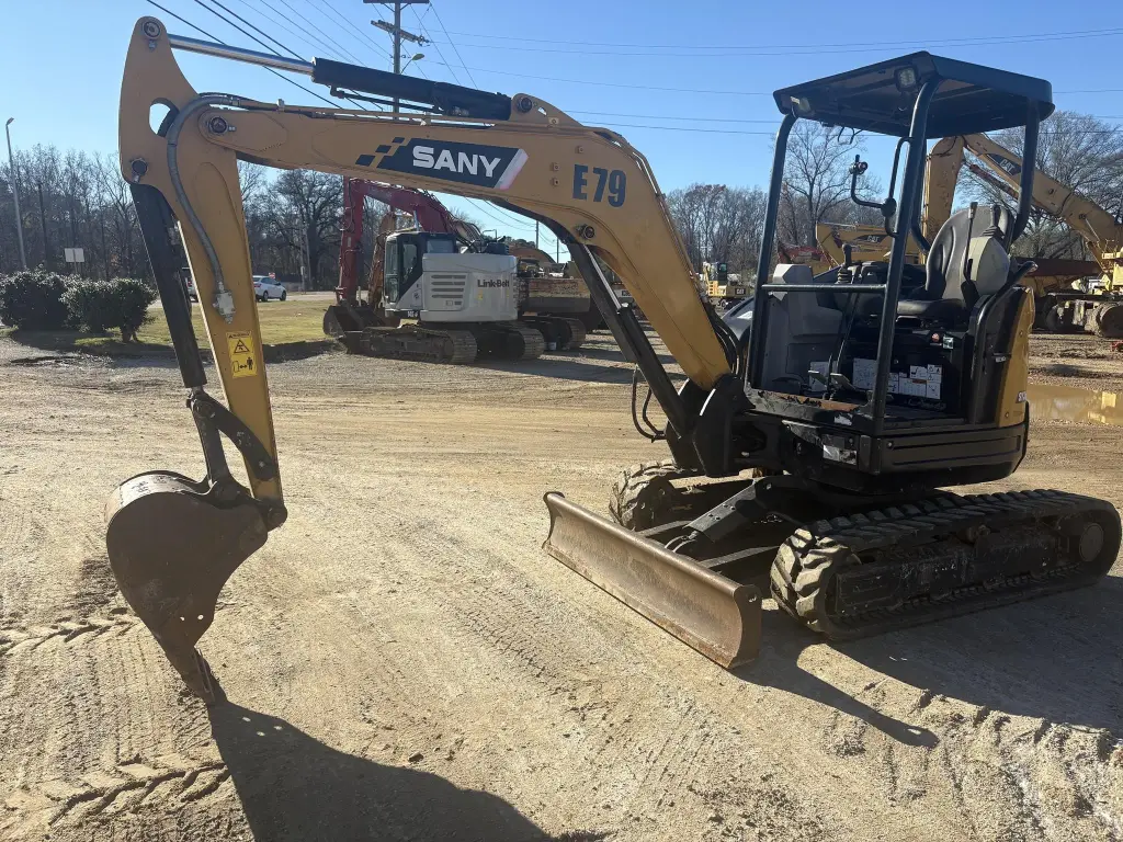 SANY excavator for sale in Cairo, SANY SY35s 2021 model located in Cairo, the best site for selling trucks and heavy equipment in Egypt