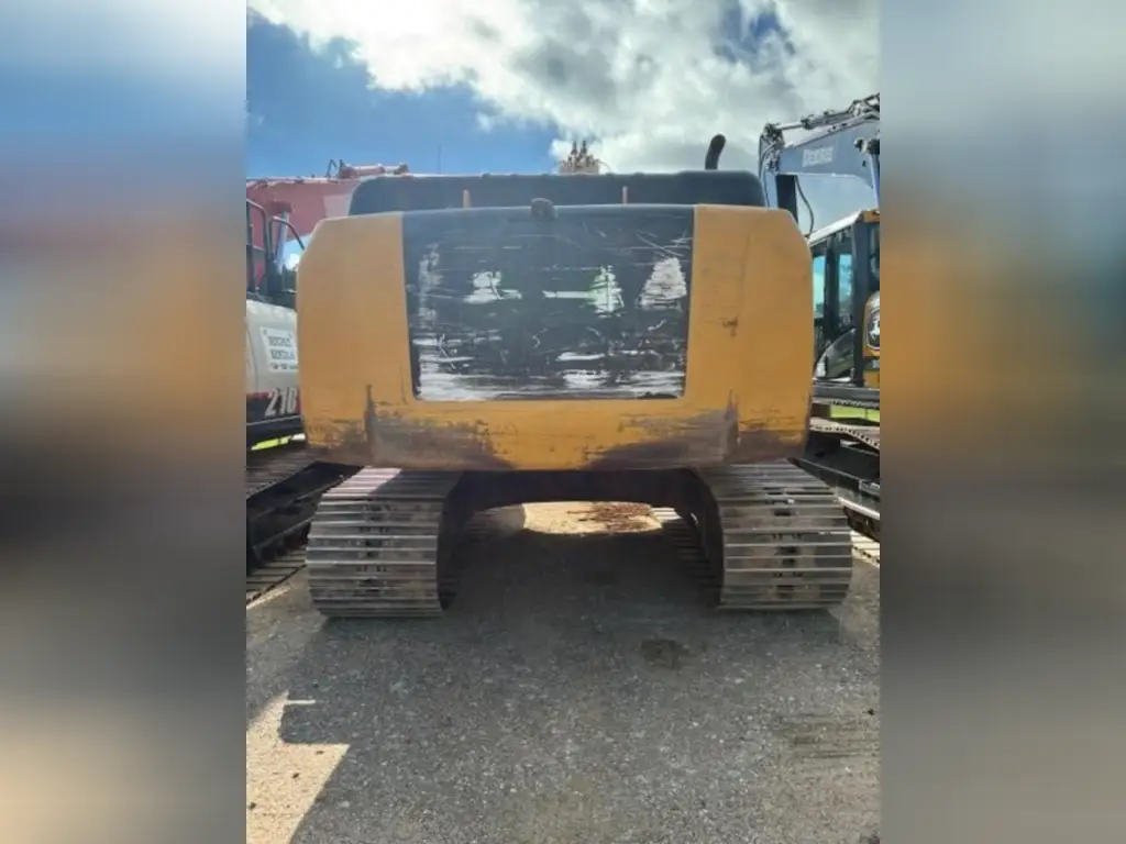 حفار CATERPILLAR للبيع في القاهرة, CATERPILLAR 330FLs موديل 2016 تواجد القاهرة, أفضل موقع لبيع الشاحنات والمعدات الثقيلة في مصر