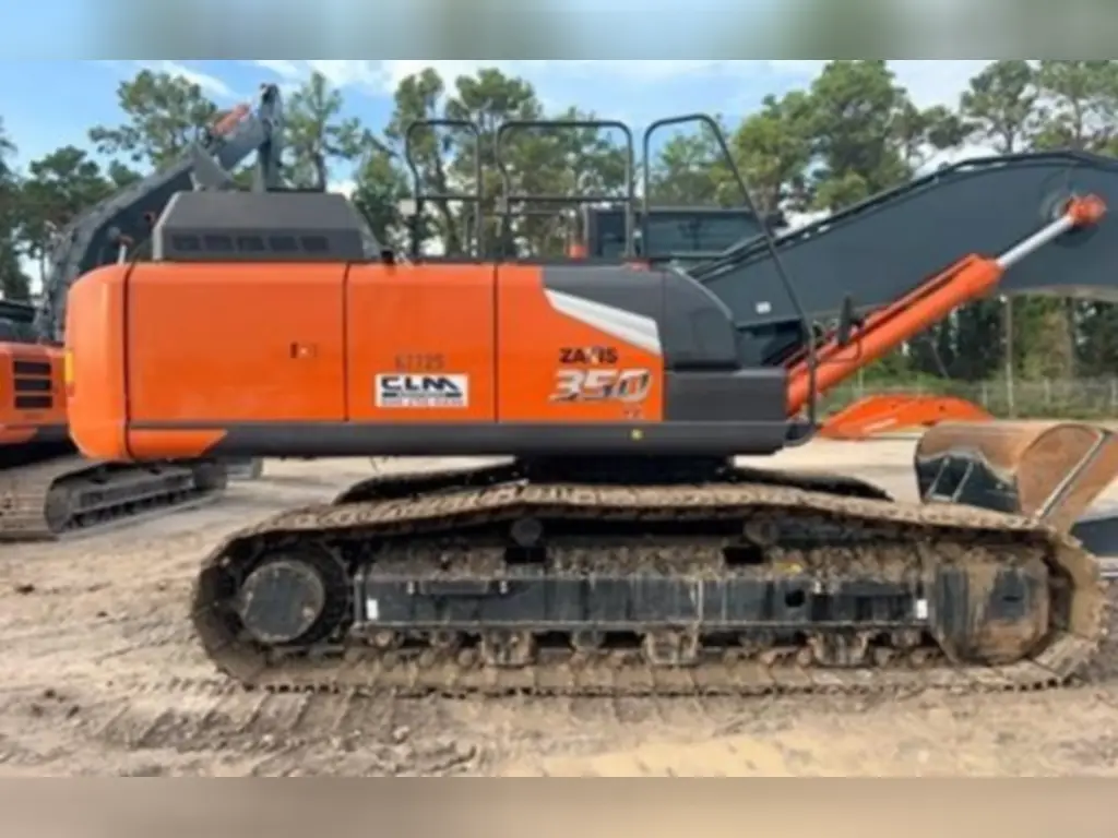 HITACHI excavator for sale in Cairo, HITACHI ZX350 model 2024 available in Cairo, the best site for selling trucks and heavy equipment in Egypt