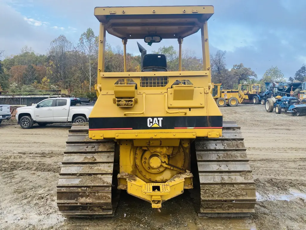 بلدوزر CATERPILLAR للبيع في الجيزة, CATERPILLAR D4H موديل 1994 تواجد الجيزة, أفضل موقع لبيع الشاحنات والمعدات الثقيلة في مصر