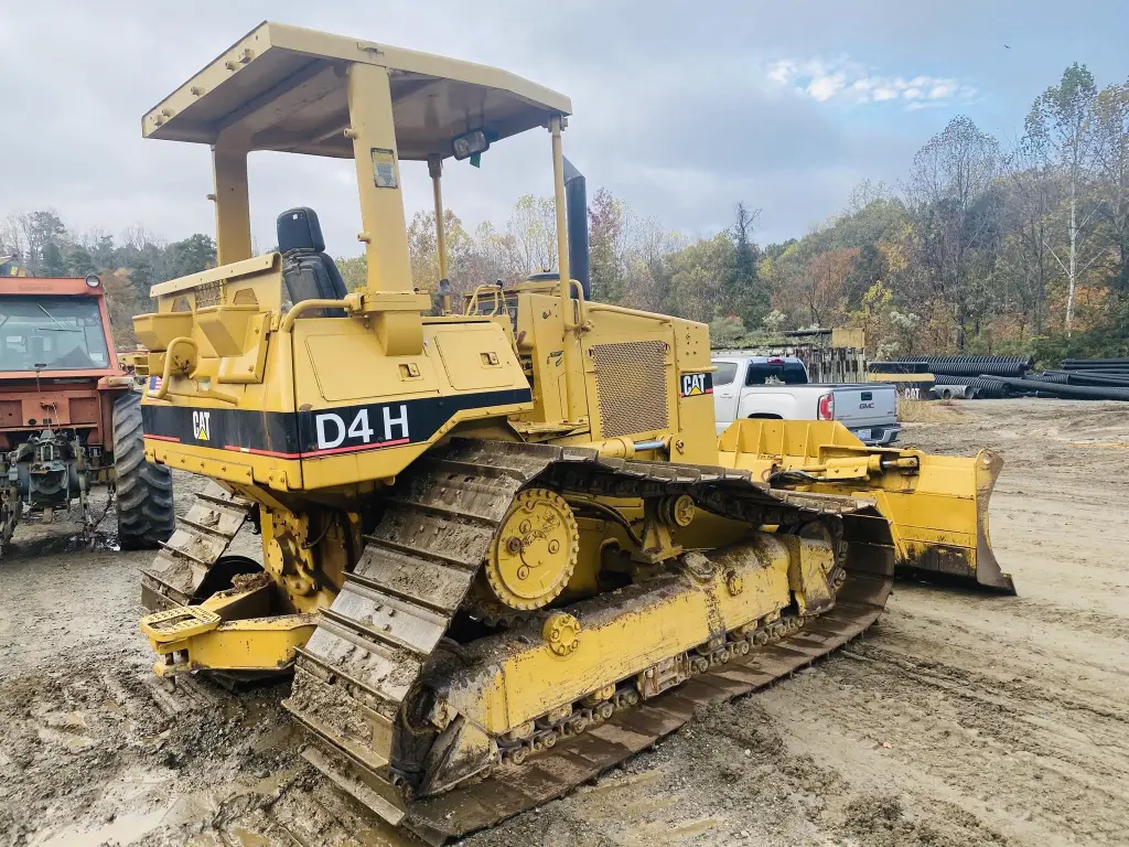 بلدوزر CATERPILLAR للبيع في الجيزة, CATERPILLAR D4H موديل 1994 تواجد الجيزة, أفضل موقع لبيع الشاحنات والمعدات الثقيلة في مصر