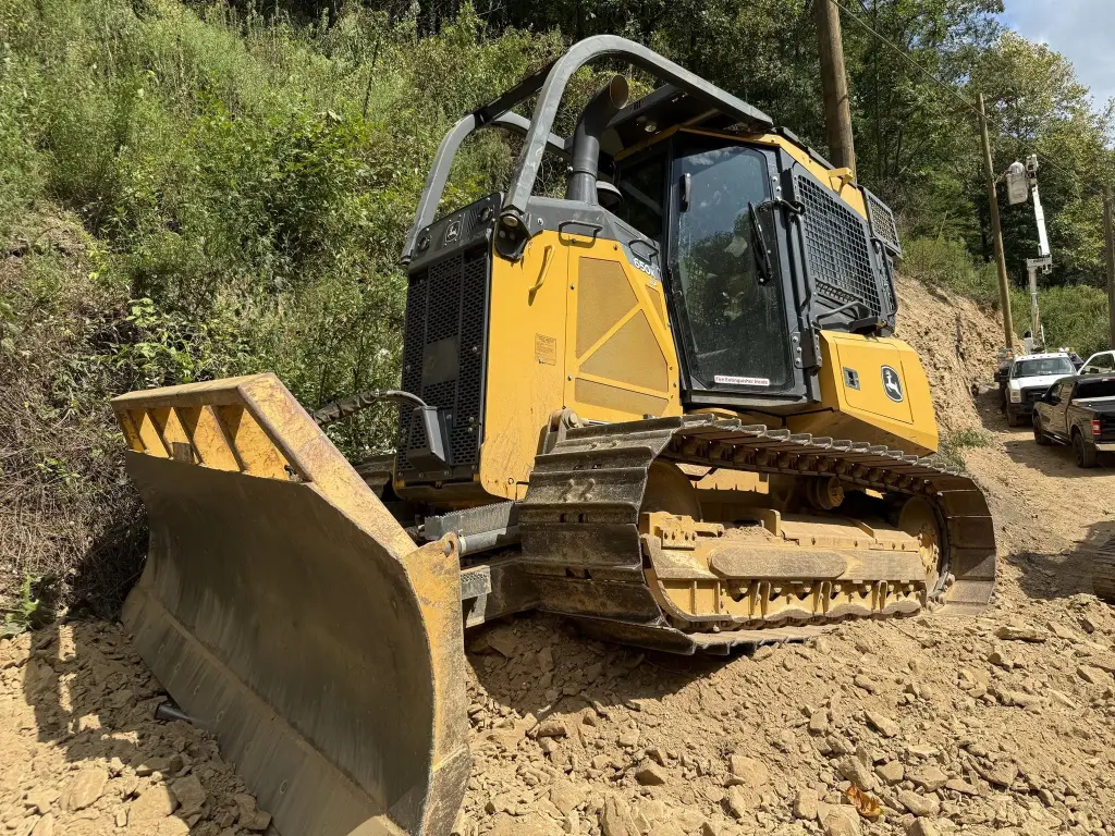 DEERE Bulldozer for sale in Giza, DEERE 650K model 2019 located in Giza, the best site for selling trucks and heavy equipment in Egypt