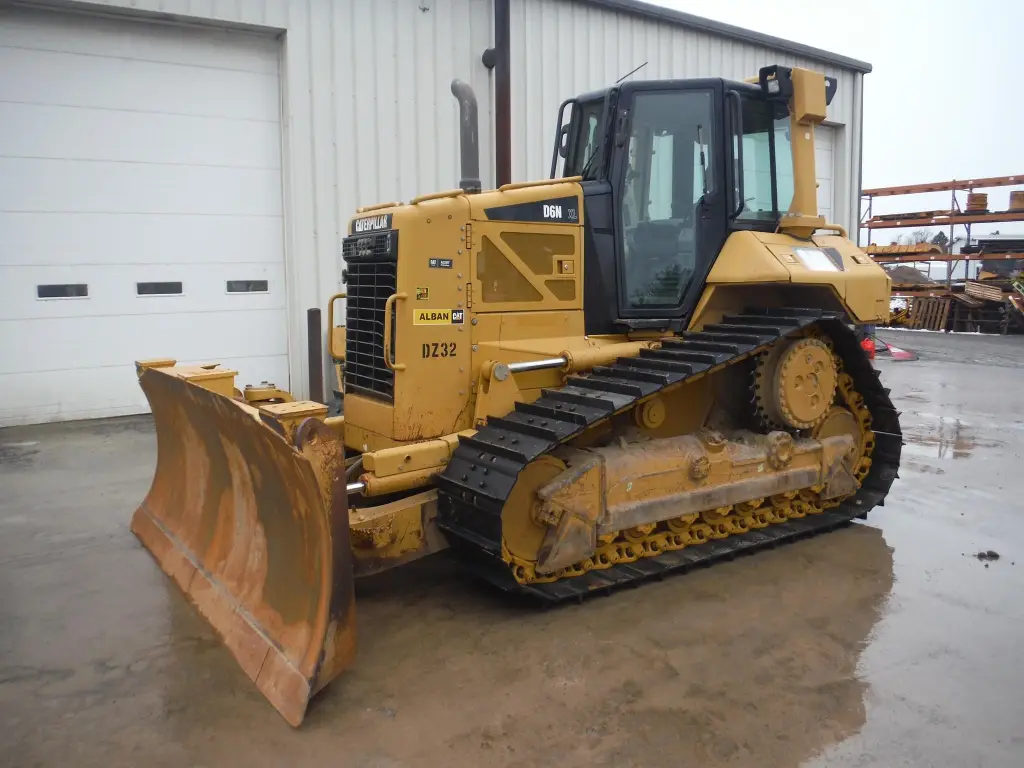 CATERPILLAR bulldozer for sale in Giza, CATERPILLAR D6N model 2011 located in Giza, the best site for selling trucks and heavy equipment in Egypt
