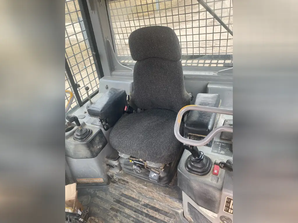 Caterpillar bulldozer for sale in Giza, Caterpillar D4G, 2019 model, located in Giza, the best site for selling trucks and heavy equipment in Egypt