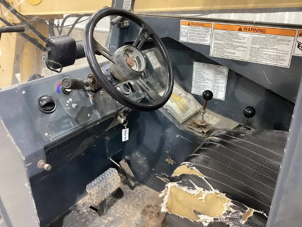 Gehl telescopic lift for sale in Cairo, Gehl RS8-42s model 2013 available in Cairo, the best site for selling trucks and heavy equipment in Egypt