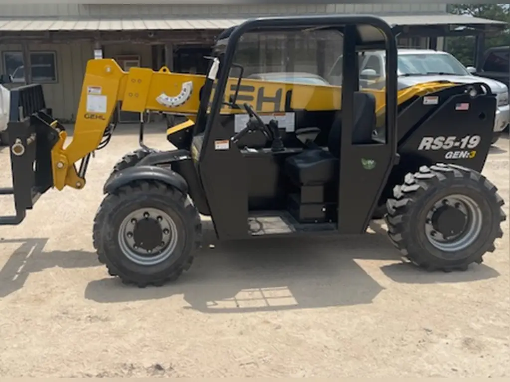 Telehandler Gehl for sale in Cairo, Gehl RS5-19 model 2024 available in Cairo, the best site for selling trucks and heavy equipment in Egypt.